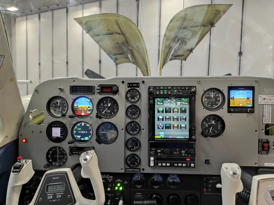 New Garmin instrument panel with GTN 750Xi and GI 275 instruments