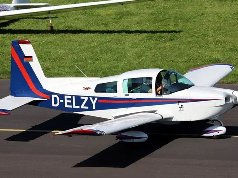 New wing walk fitted on a Grumman American AA-5 wing