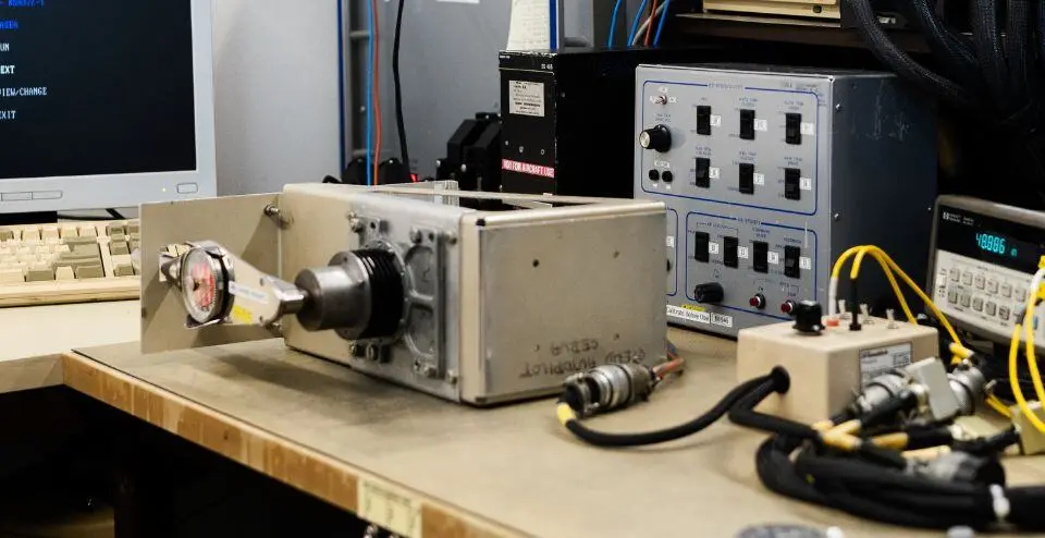 Avionics test bench with instruments connected in the AIR TEAM laboratory
