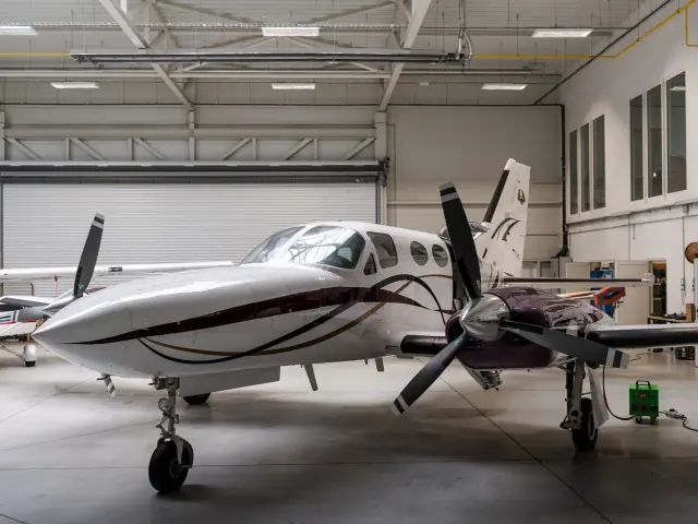 Cessna 421 Golden Eagle front view