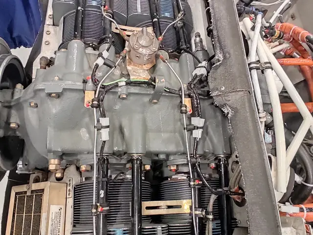 Open engine nacelle during a preheater installation