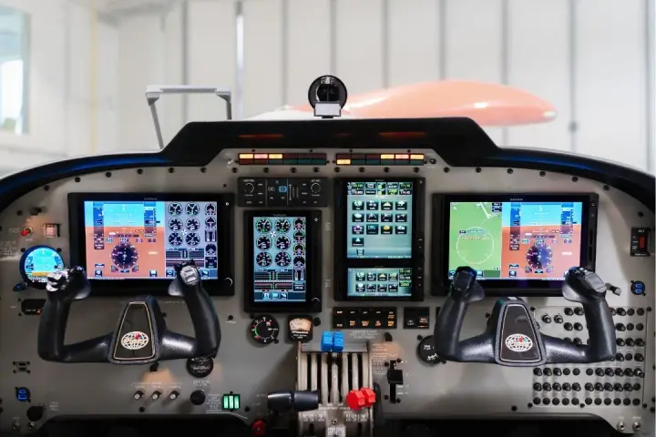 Seneca V cockpit with dual G500 TXi and GTN Xi navigators