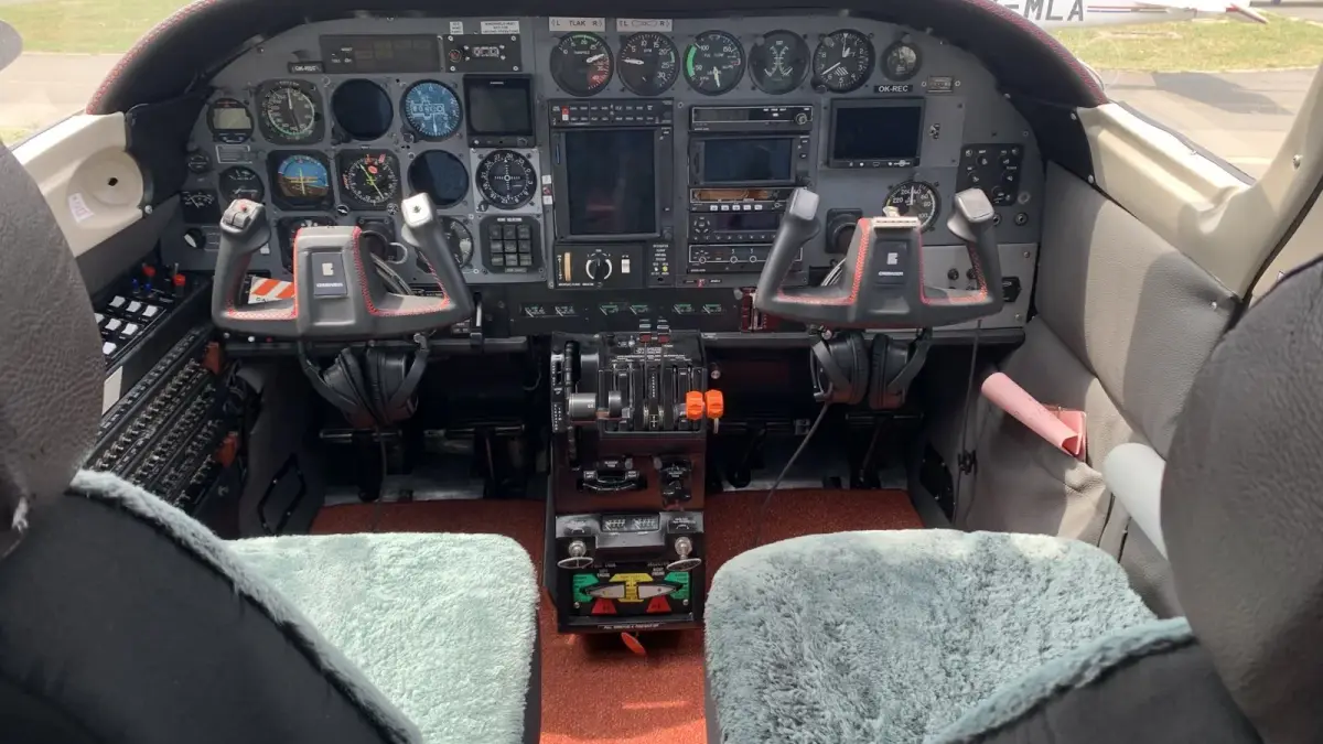 Cessna T303 Crusader cockpit with the new Garmin GI 275 instruments
