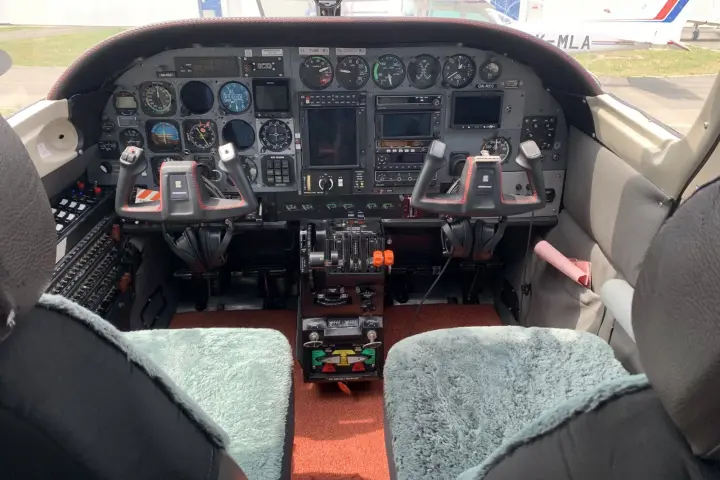 Cessna T303 Crusader cockpit with the new Garmin GI 275 instruments