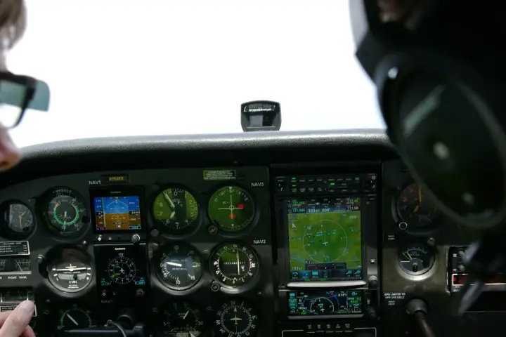 Cutlass RG II instrument panel with Garmin GTN 750 and G5 instruments seen from the pilot seat