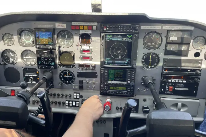 Cessna Skyhawk cockpit after the audio panel upgrade