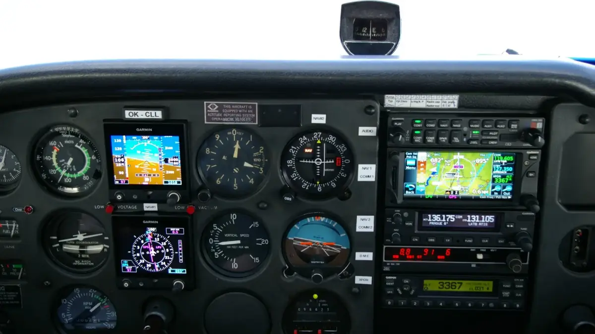 Cessna 172P Skyhawk II instrument panel with the new Garmin avionics