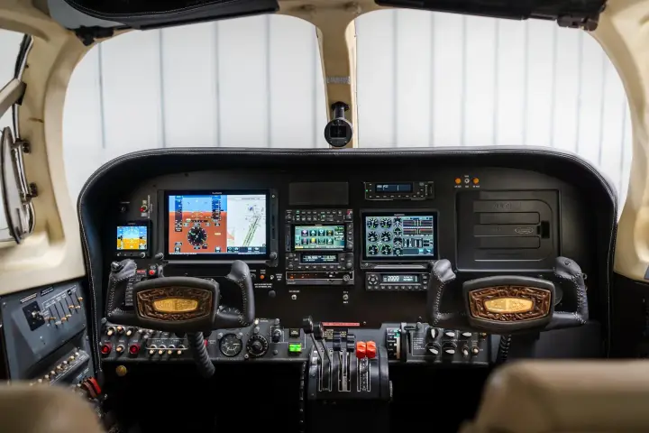 Cessna 340A cockpit with Garmin G500 TXi displays and GTN 650Xi