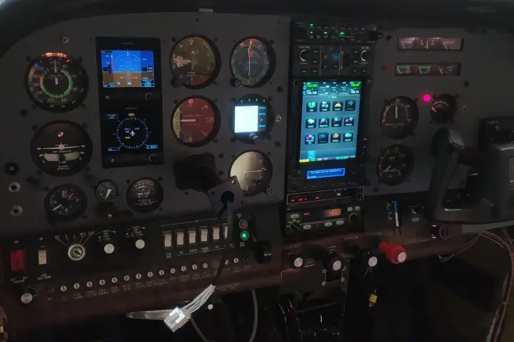 Cessna FR182 Skylane RG cockpit with a custom instrument panel and Garmin GTN 750Xi