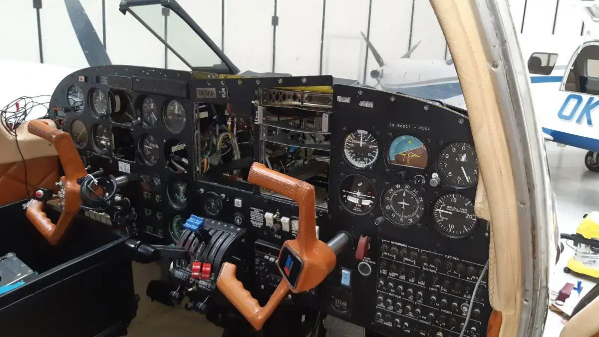 Seneca III cockpit after the avionics upgrade