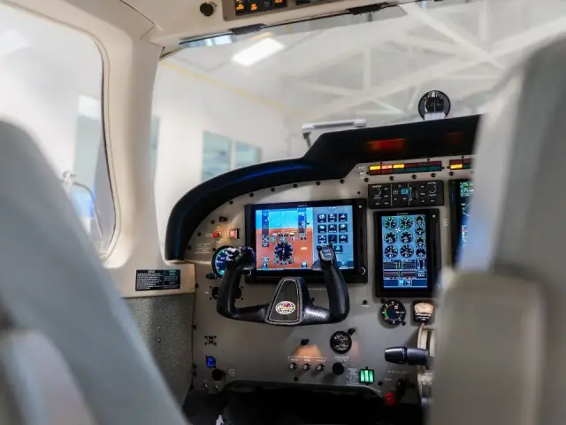 Seneca V flight deck