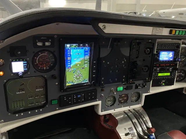 Custom panel with the new Garmin display in the Glasair cockpit