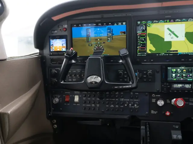 Instrument panel with two G3X Touch displays