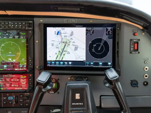 Instrument panel with two TXi displays